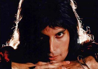 Photo du chanteur Freddie Mercury en 1974